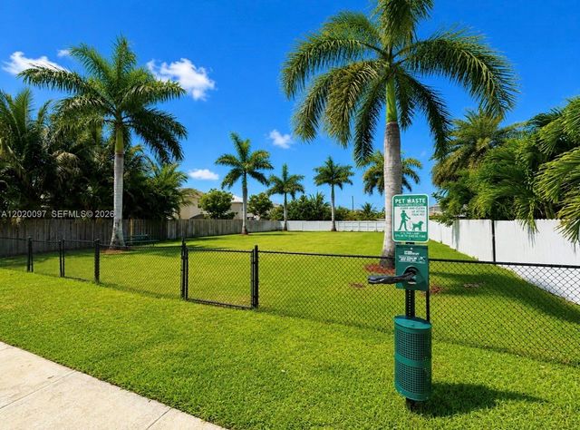 542 NE 6th Pl, Florida City, FL 33034