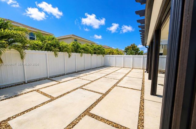 542 NE 6th Pl, Florida City, FL 33034