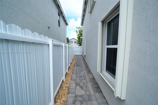 542 NE 6th Pl, Florida City, FL 33034