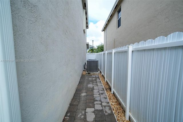 542 NE 6th Pl, Florida City, FL 33034