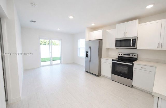 542 NE 6th Pl, Florida City, FL 33034