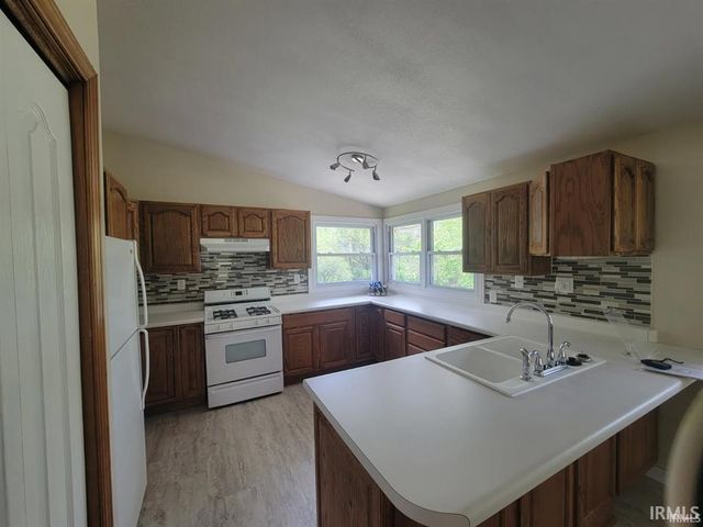 2347 E Navaho Drive, Vincennes, IN 47591