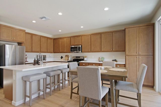 4591 Sandpiper Cir, Turlock, CA 95382