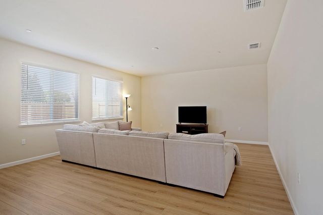 4591 Sandpiper Cir, Turlock, CA 95382