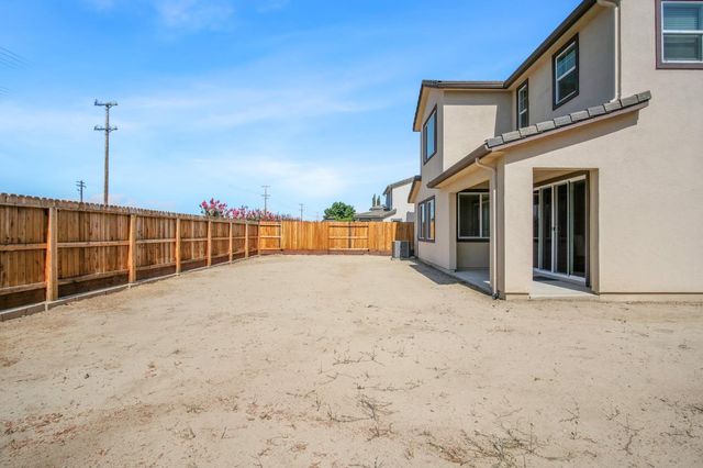 4591 Sandpiper Cir, Turlock, CA 95382