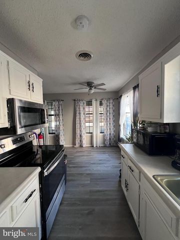 245 LEXINGTON DR, Tuckerton, NJ 08087