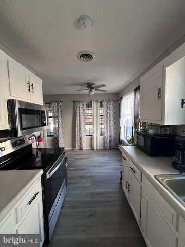 245 LEXINGTON DR, Tuckerton, NJ 08087