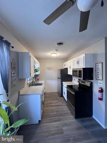 245 LEXINGTON DR, Tuckerton, NJ 08087