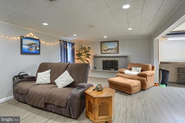 102 FOREST DR, Camp Hill, PA 17011