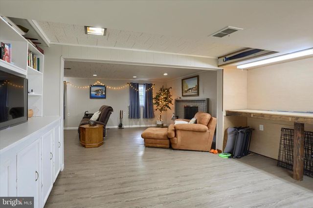 102 FOREST DR, Camp Hill, PA 17011