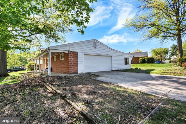 102 FOREST DR, Camp Hill, PA 17011