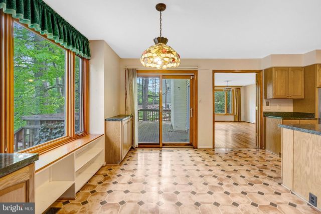10910 MILLER RD, Oakton, VA 22124