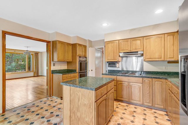 10910 MILLER RD, Oakton, VA 22124