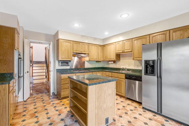 10910 MILLER RD, Oakton, VA 22124