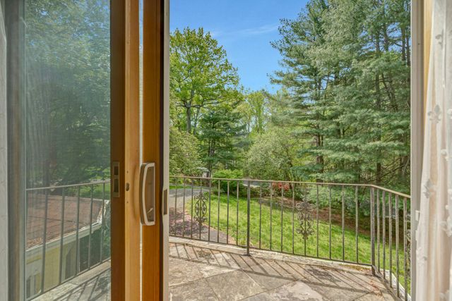 10910 MILLER RD, Oakton, VA 22124