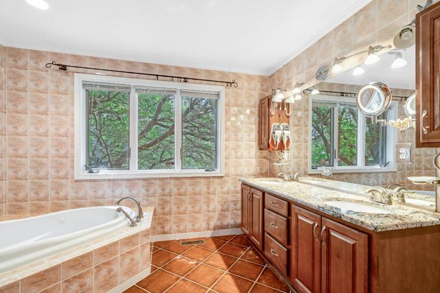 10910 MILLER RD, Oakton, VA 22124