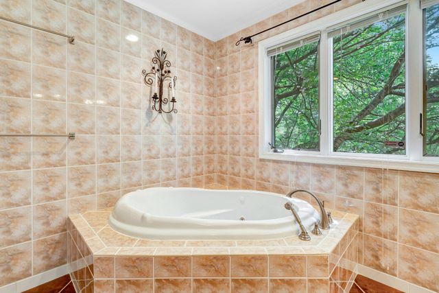 10910 MILLER RD, Oakton, VA 22124