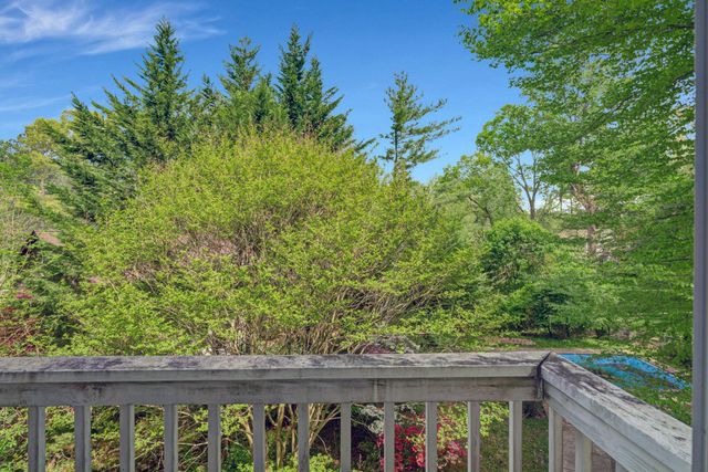 10910 MILLER RD, Oakton, VA 22124