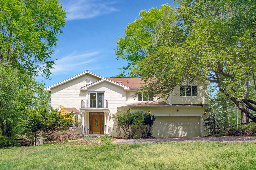 10910 MILLER RD, Oakton, VA 22124