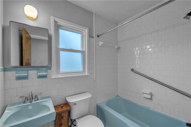 37 Michele DR, Hampton, VA 23669