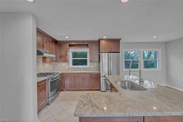 37 Michele DR, Hampton, VA 23669