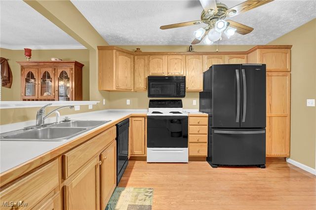 12 Community Drive, Avon Lake, OH 44012