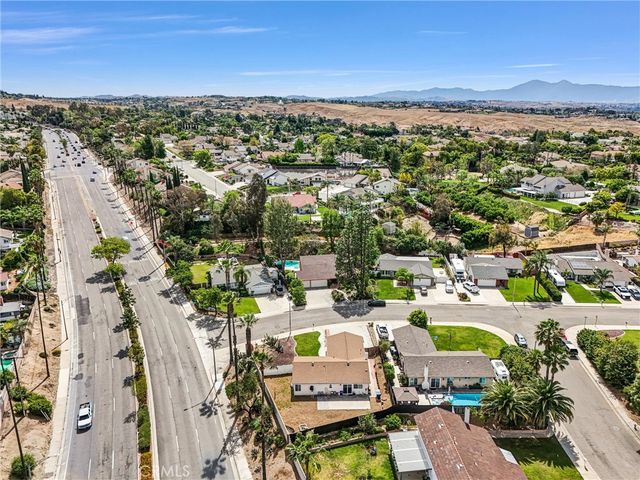 2111 Whitestone Drive, Riverside, CA 92506