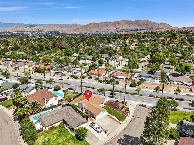 2111 Whitestone Drive, Riverside, CA 92506