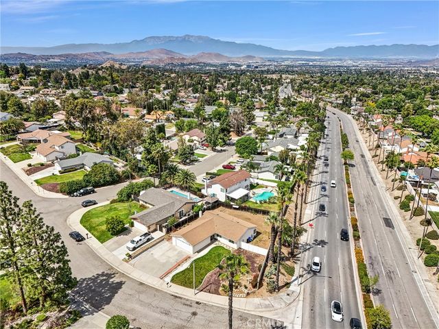 2111 Whitestone Drive, Riverside, CA 92506