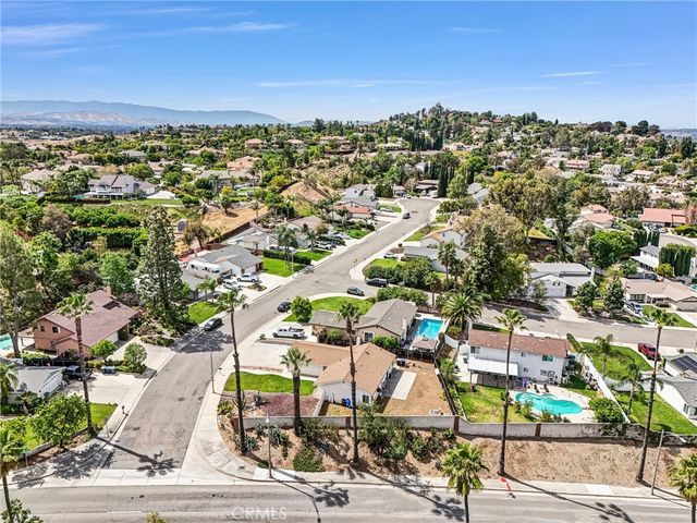 2111 Whitestone Drive, Riverside, CA 92506