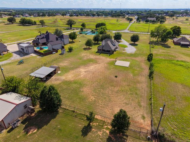 1389 Thomas Road, Springtown, TX 76082