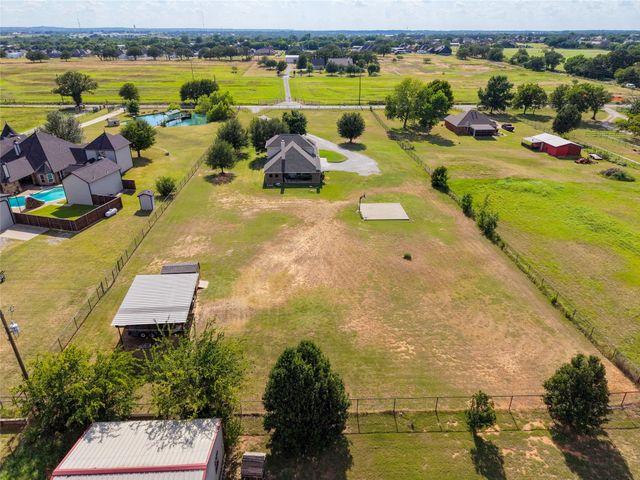 1389 Thomas Road, Springtown, TX 76082
