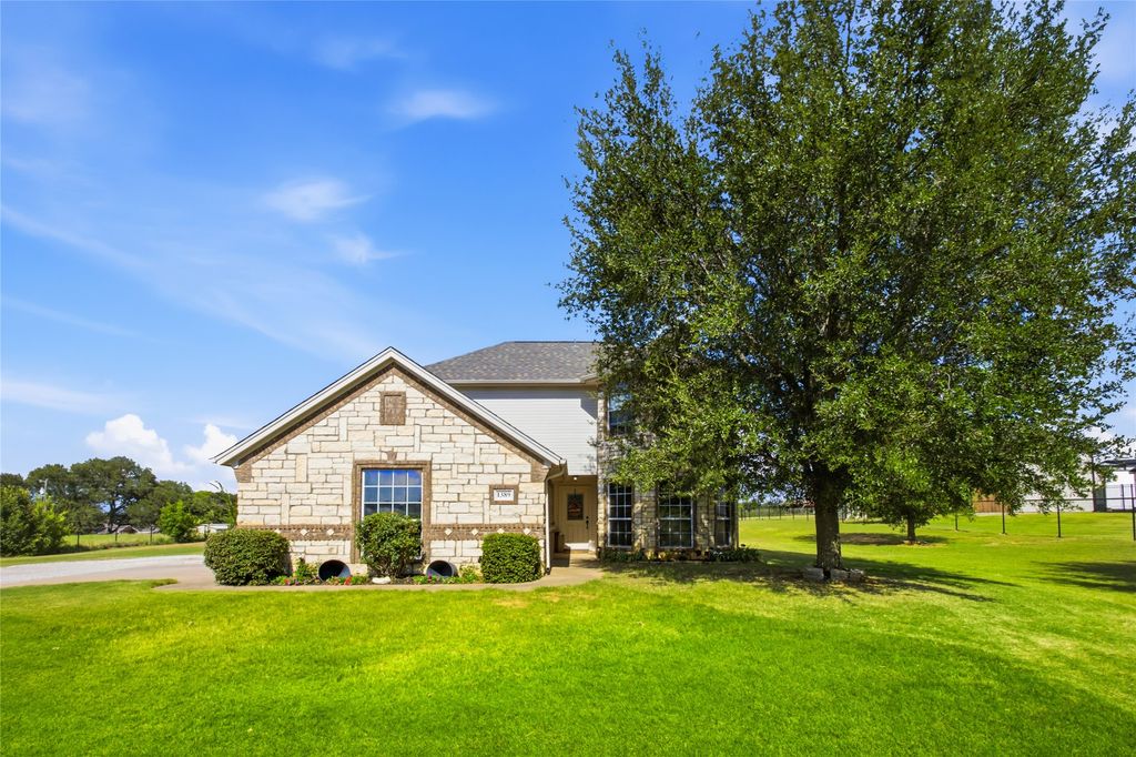 1389 Thomas Road, Springtown, TX 76082