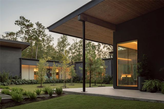 12041 Oak Forest Lane, Conroe, TX 77385