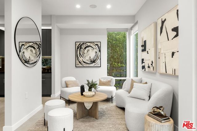 3613 Redwood Avenue, Los Angeles, CA 90066
