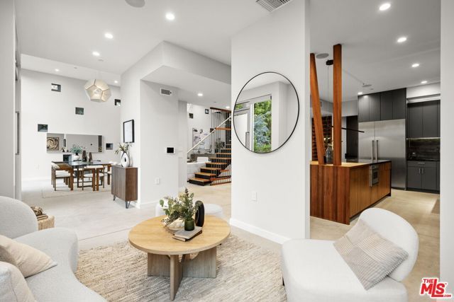 3613 Redwood Avenue, Los Angeles, CA 90066