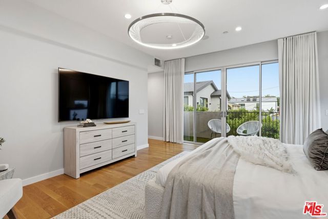3613 Redwood Avenue, Los Angeles, CA 90066