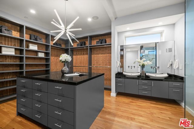 3613 Redwood Avenue, Los Angeles, CA 90066