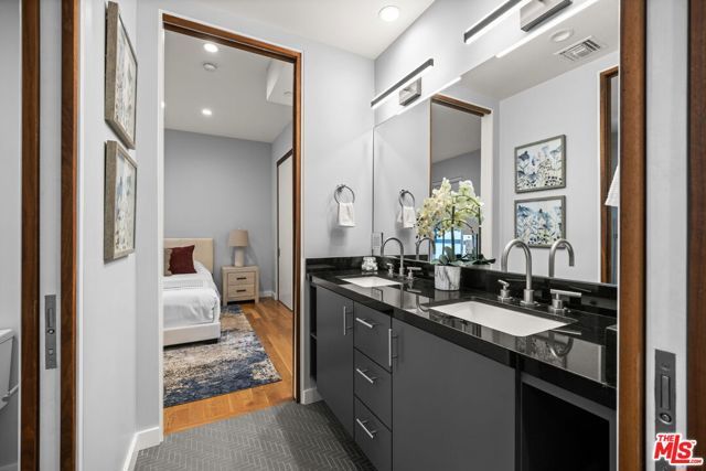 3613 Redwood Avenue, Los Angeles, CA 90066