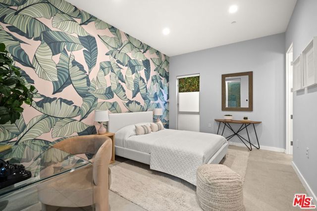 3613 Redwood Avenue, Los Angeles, CA 90066