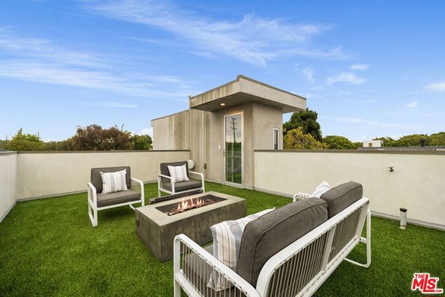 3613 Redwood Avenue, Los Angeles, CA 90066