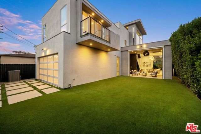 3613 Redwood Avenue, Los Angeles, CA 90066