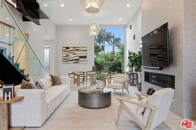 3613 Redwood Avenue, Los Angeles, CA 90066