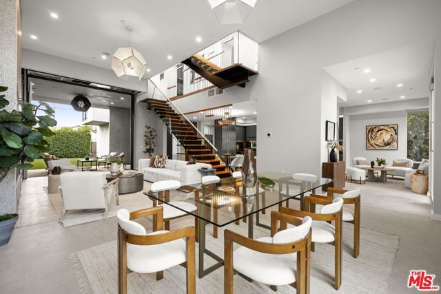 3613 Redwood Avenue, Los Angeles, CA 90066