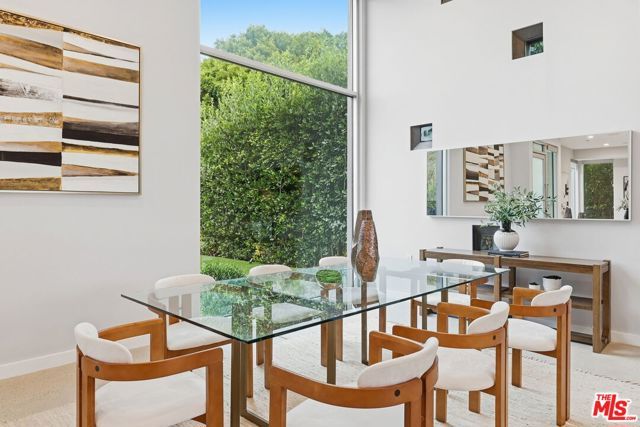3613 Redwood Avenue, Los Angeles, CA 90066