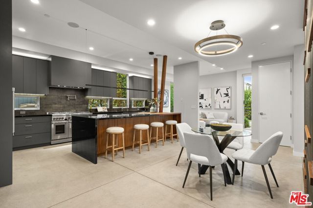 3613 Redwood Avenue, Los Angeles, CA 90066