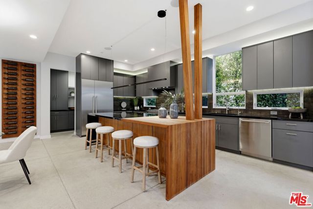 3613 Redwood Avenue, Los Angeles, CA 90066