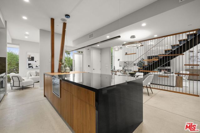 3613 Redwood Avenue, Los Angeles, CA 90066