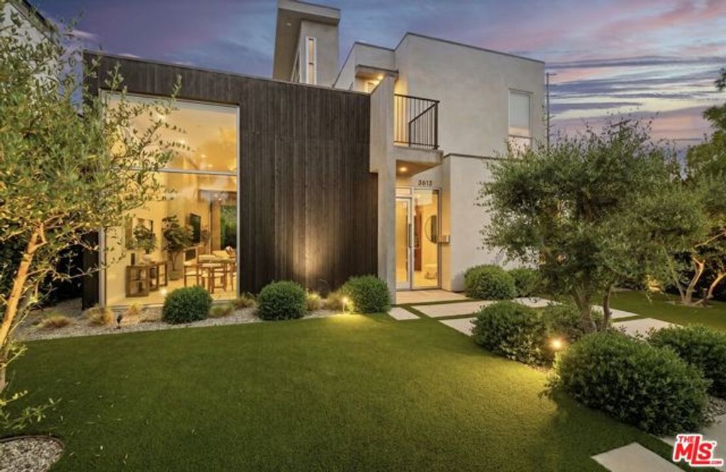 3613 Redwood Avenue, Los Angeles, CA 90066