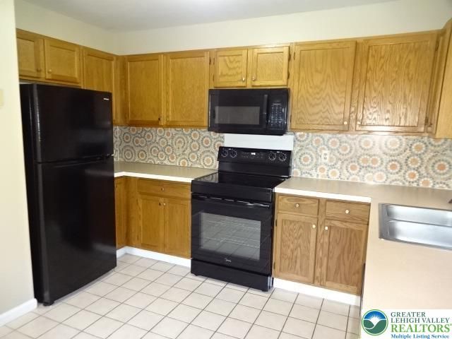 1221 West Whitehall Street, Allentown City, PA 18102